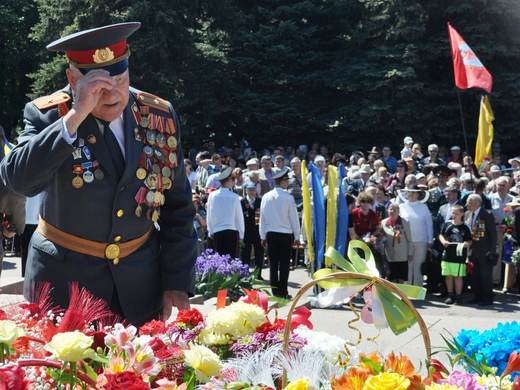 Со слезами на глазах… День Победы в Горловке